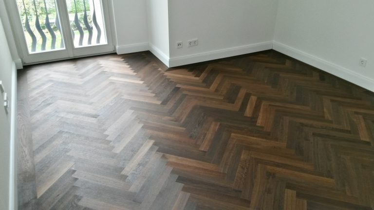 Fischgrät Bauwerk Unopark Eiche geräuchert